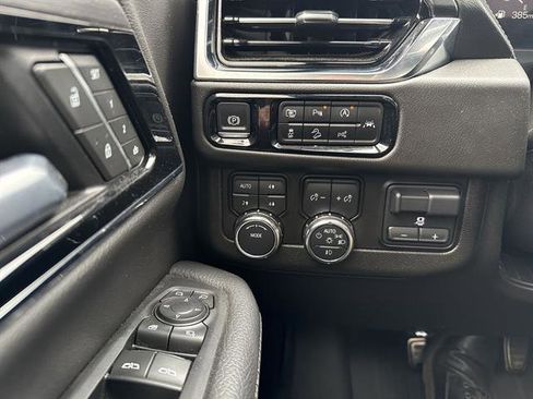 Used 2025 GMC Yukon XL Denali w/ Advanced Technology Package AWD/4WD image 23