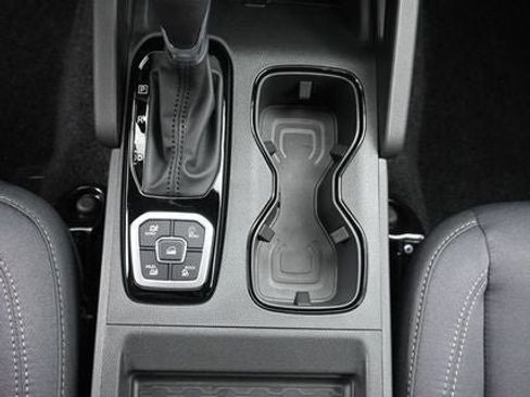New 2026 Nissan Frontier SV w/ All-Weather Content Package AWD/4WD image 17