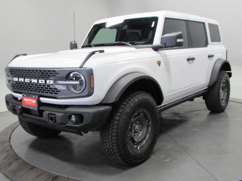 New 2025 Ford Bronco Badlands image 3