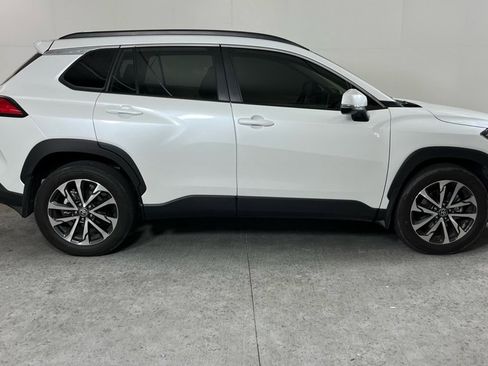 Used 2022 Toyota Corolla Cross XLE w/ Convenience Package image 2