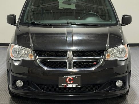 Used 2018 Dodge Grand Caravan SXT image 3