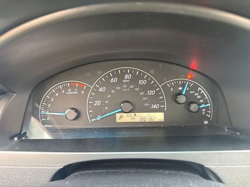 Used 2013 Toyota Camry L image 19