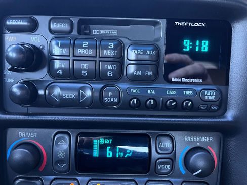 Used 1998 Chevrolet Corvette Coupe w/ Memory Pkg image 17