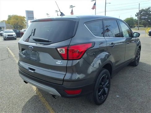 Used 2019 Ford Escape SE image 5