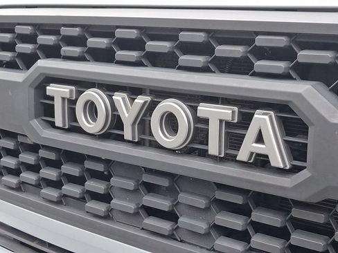 Used 2019 Toyota Tacoma TRD Sport w/ Four Season Floor Mat Package AWD/4WD image 30
