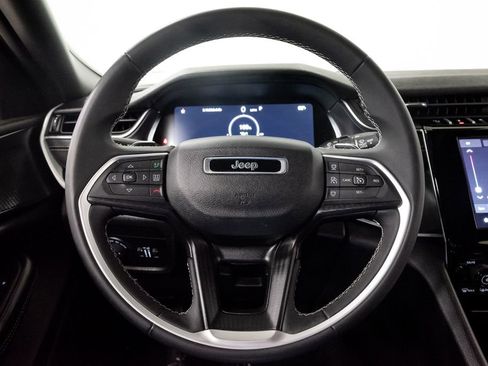 Used 2024 Jeep Grand Cherokee Laredo AWD/4WD image 13