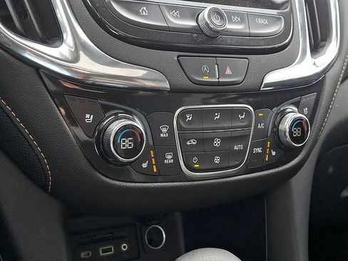 Used 2022 Chevrolet Equinox Premier image 17