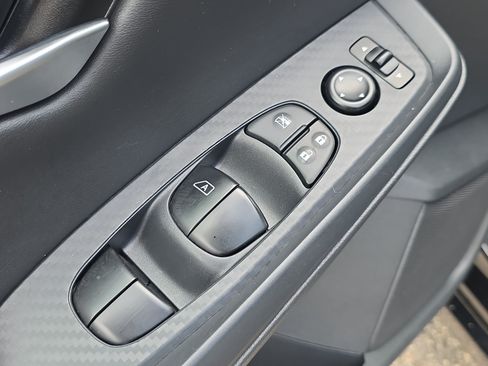 Used 2025 Nissan Sentra SV FWD image 21