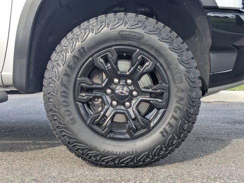 Certified 2022 Chevrolet Silverado 1500 ZR2 w/ Technology Package AWD/4WD image 11