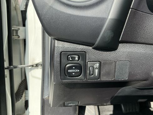 Used 2019 Toyota Corolla LE image 29