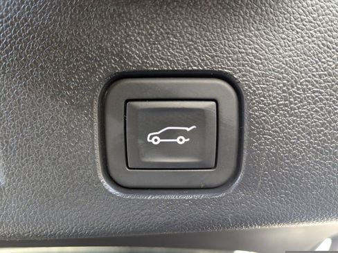 Used 2025 GMC Acadia Elevation image 14