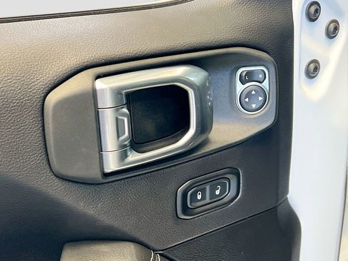 Used 2023 Jeep Wrangler Unlimited Sahara AWD/4WD image 18