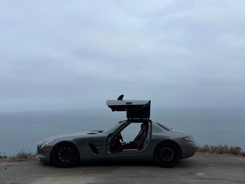 Used 2012 Mercedes-Benz SLS AMG Coupe image 4