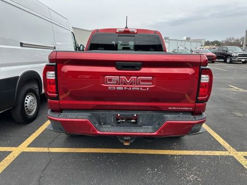 Used 2024 GMC Canyon Denali image 13