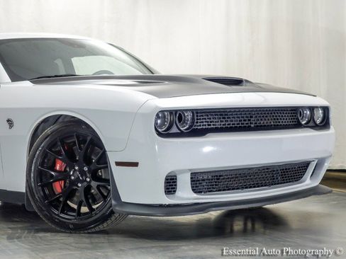Used 2016 Dodge Challenger SRT Hellcat RWD image 2