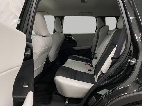 New 2026 Mitsubishi Outlander SE image 31