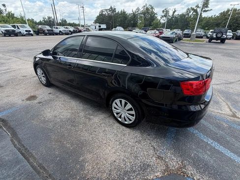 Used 2013 Volkswagen Jetta SE FWD image 4