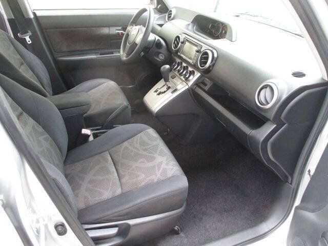 Used 2015 Scion xB FWD image 8