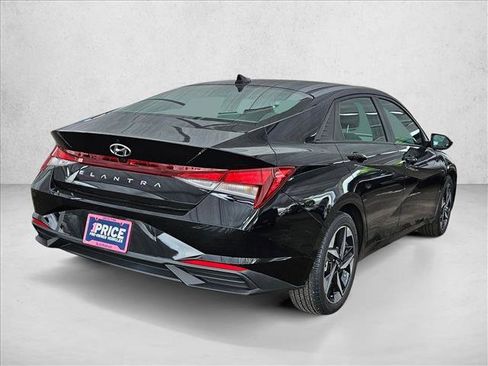 Used 2023 Hyundai Elantra SEL w/ Convenience Package FWD image 5