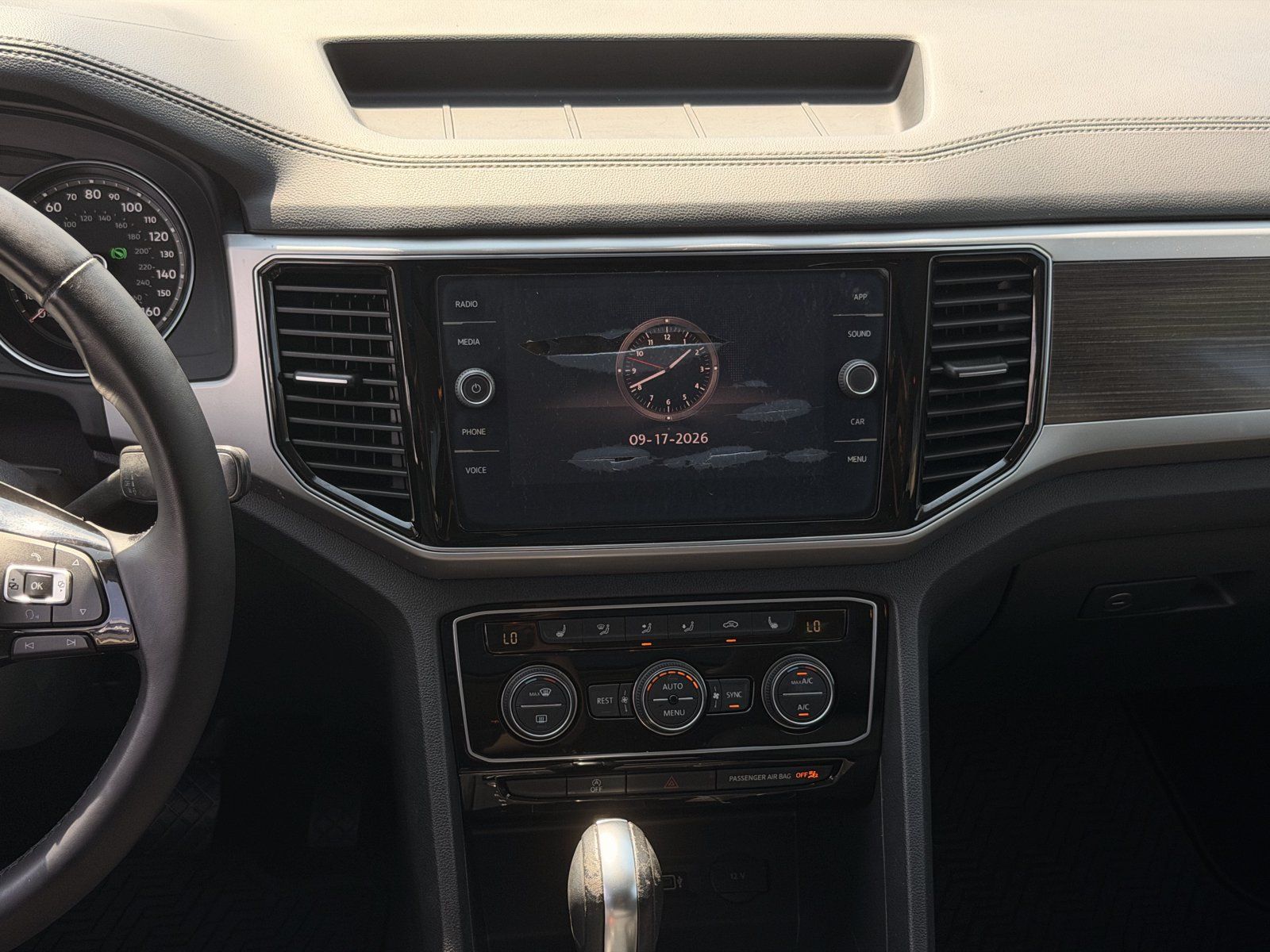 Used 2018 Volkswagen Atlas SEL FWD image 31