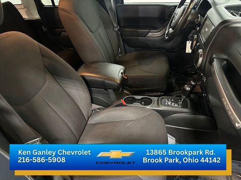 Used 2018 Jeep Wrangler Unlimited Sport S AWD/4WD image 22