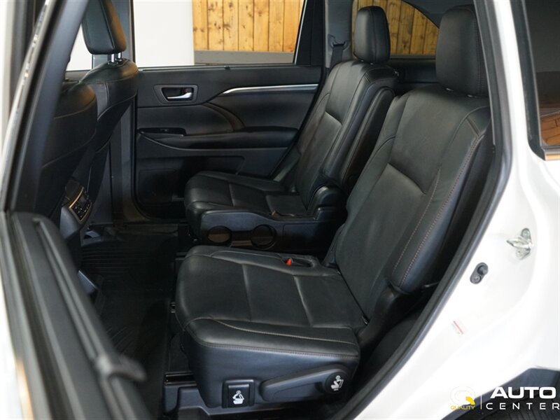 Used 2018 Toyota Highlander Limited Platinum AWD/4WD image 30