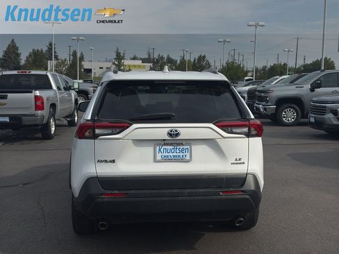 Used 2022 Toyota RAV4 LE AWD/4WD image 6