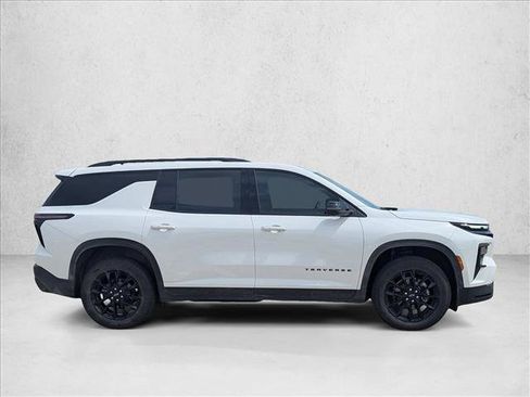 Used 2026 Chevrolet Traverse LT w/ Midnight/Sport Edition FWD image 3