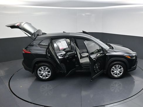 Used 2026 Toyota Corolla Cross L image 21