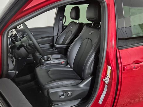 New 2026 Chrysler Pacifica Select image 15