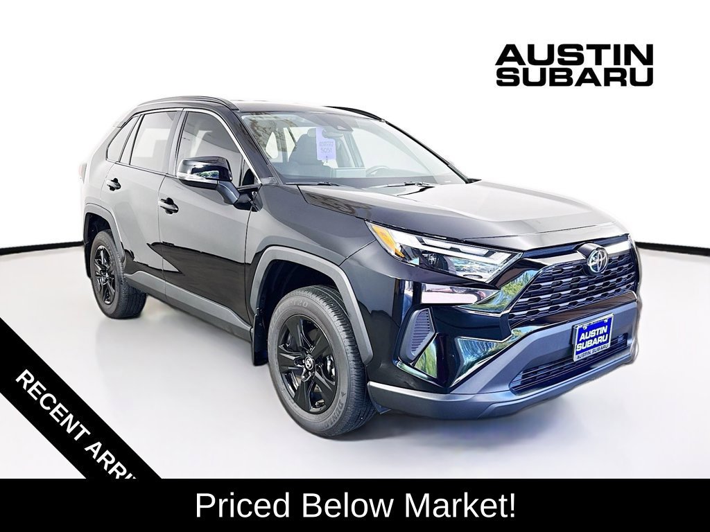 Used 2025 Toyota RAV4 XLE FWD image 1