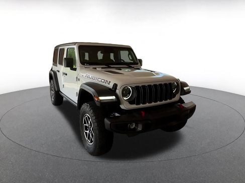 Used 2025 Jeep Wrangler Unlimited Rubicon AWD/4WD image 3