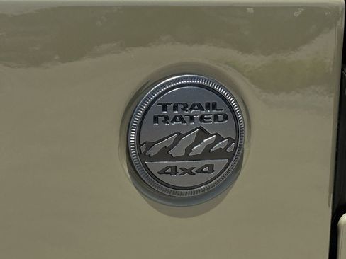 Used 2025 Jeep Gladiator Sport AWD/4WD image 10