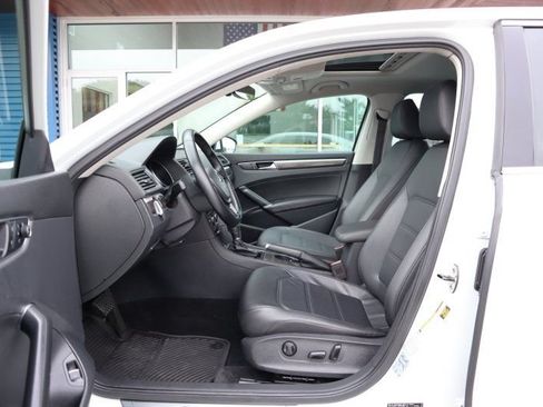 Used 2017 Volkswagen Passat 1.8T SE FWD image 9
