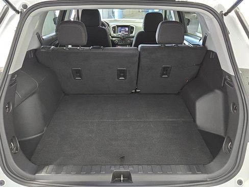 Used 2024 GMC Terrain SLE image 25