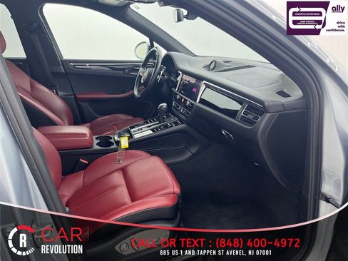 Used 2022 Porsche Macan w/ Premium Package Plus AWD/4WD image 34