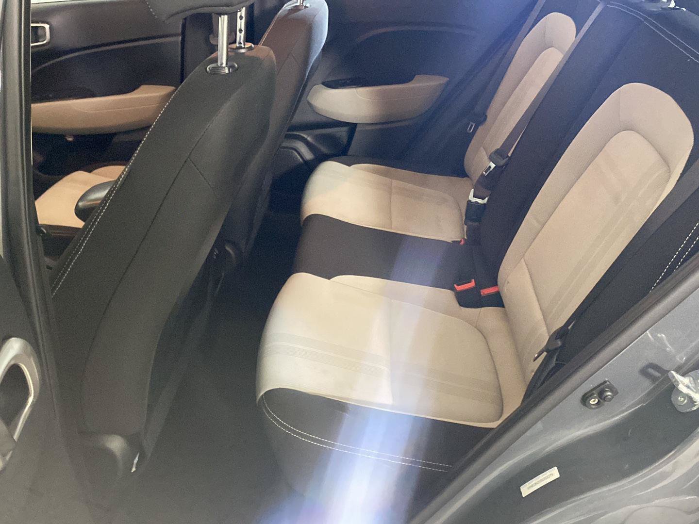Used 2025 Hyundai Venue SEL FWD image 27