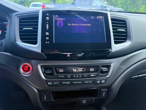 Used 2017 Honda Pilot EX-L image 11