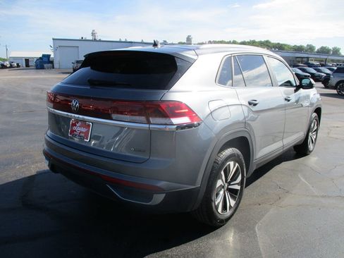 Used 2024 Volkswagen Atlas Cross Sport SE AWD/4WD image 5