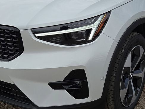 New 2026 Volvo XC40 B5 Plus w/ Protection Package Premier image 9