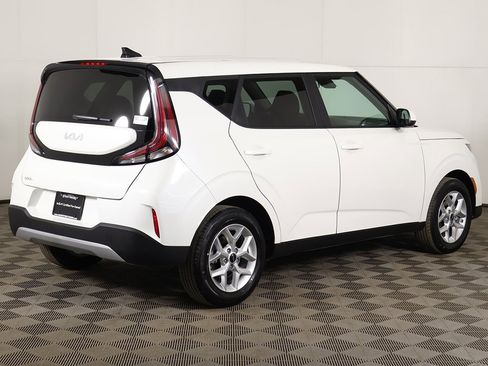 Certified 2025 Kia Soul LX w/ LX Technology Package image 9