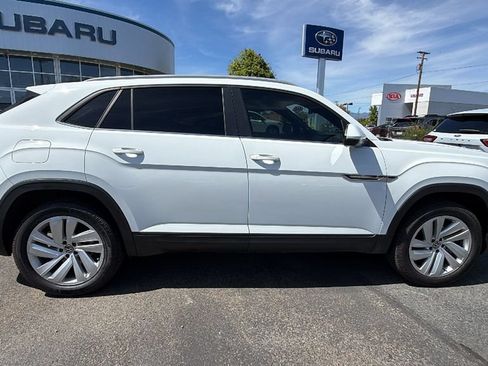 Used 2020 Volkswagen Atlas Cross Sport SE w/ Panoramic Sunroof Package FWD image 3