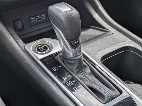 Used 2025 Nissan Sentra SV FWD image 17
