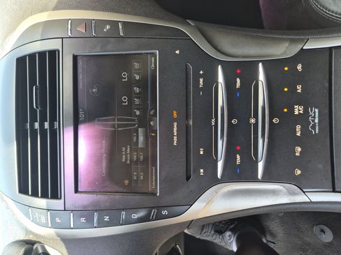 Used 2013 Lincoln MKZ FWD image 8