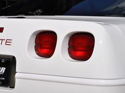 Used 1996 Chevrolet Corvette Coupe RWD image 26