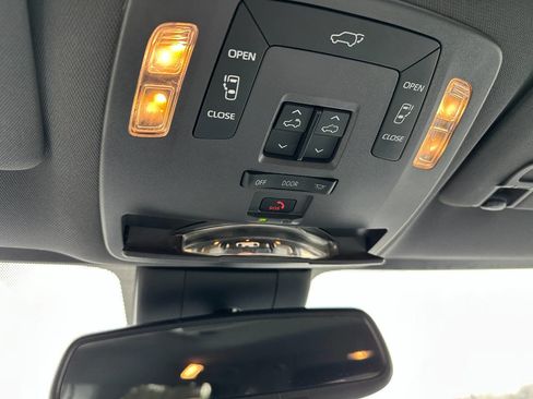 Used 2025 Toyota Sienna XLE image 23