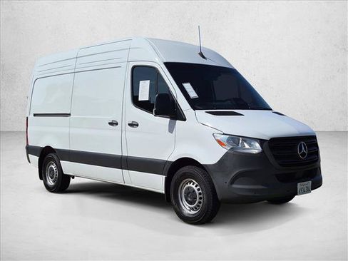 Used 2025 Mercedes-Benz Sprinter 2500 image 3