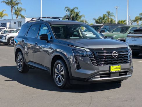 New 2026 Nissan Pathfinder SL FWD image 2