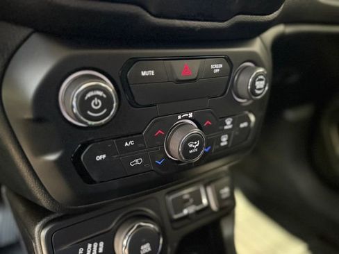 Used 2018 Jeep Renegade Limited w/ UConnect 8.4 Nav Group image 26