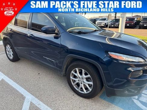Used 2018 Jeep Cherokee Latitude Plus FWD image 4
